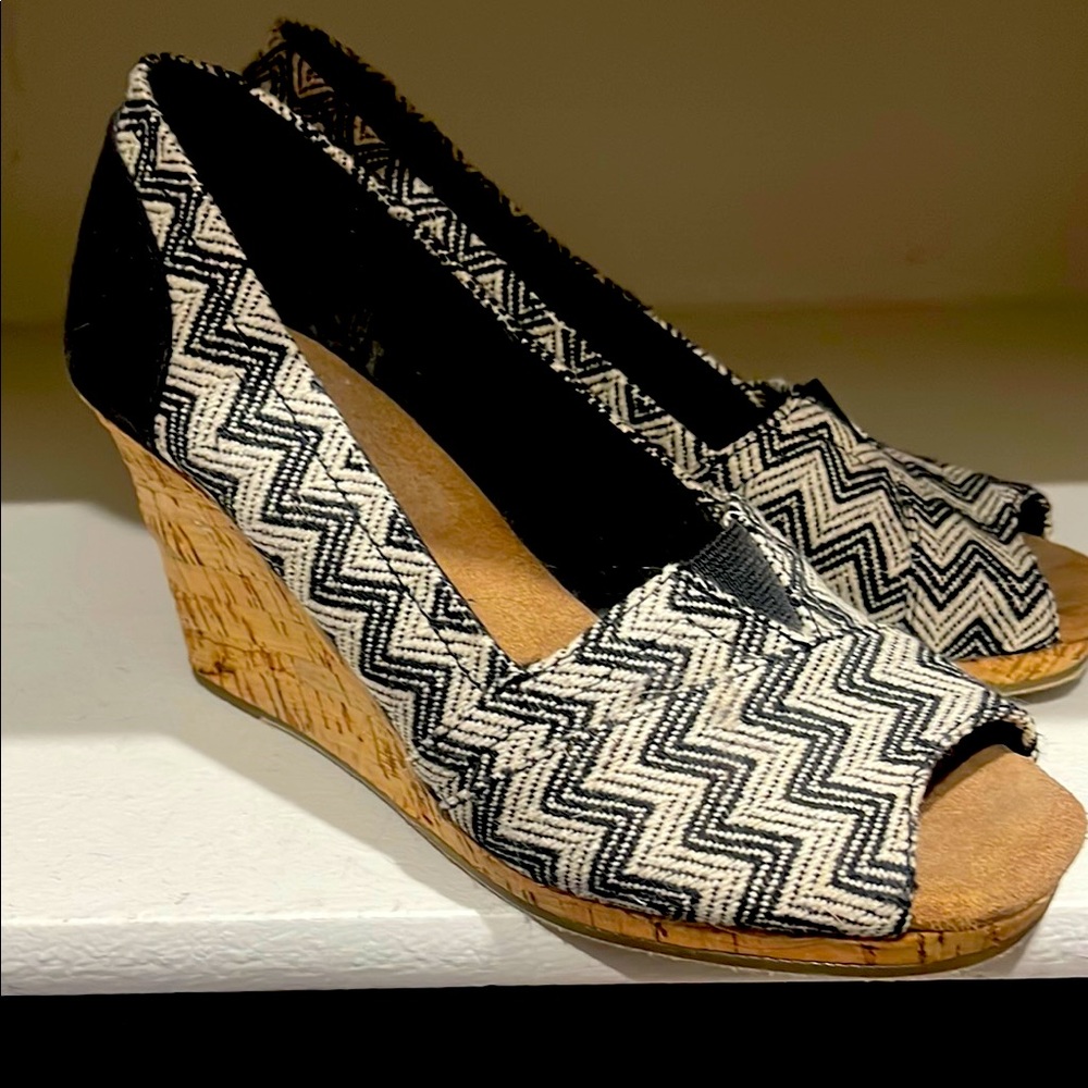 Stylish Black and White Wedge Shoes